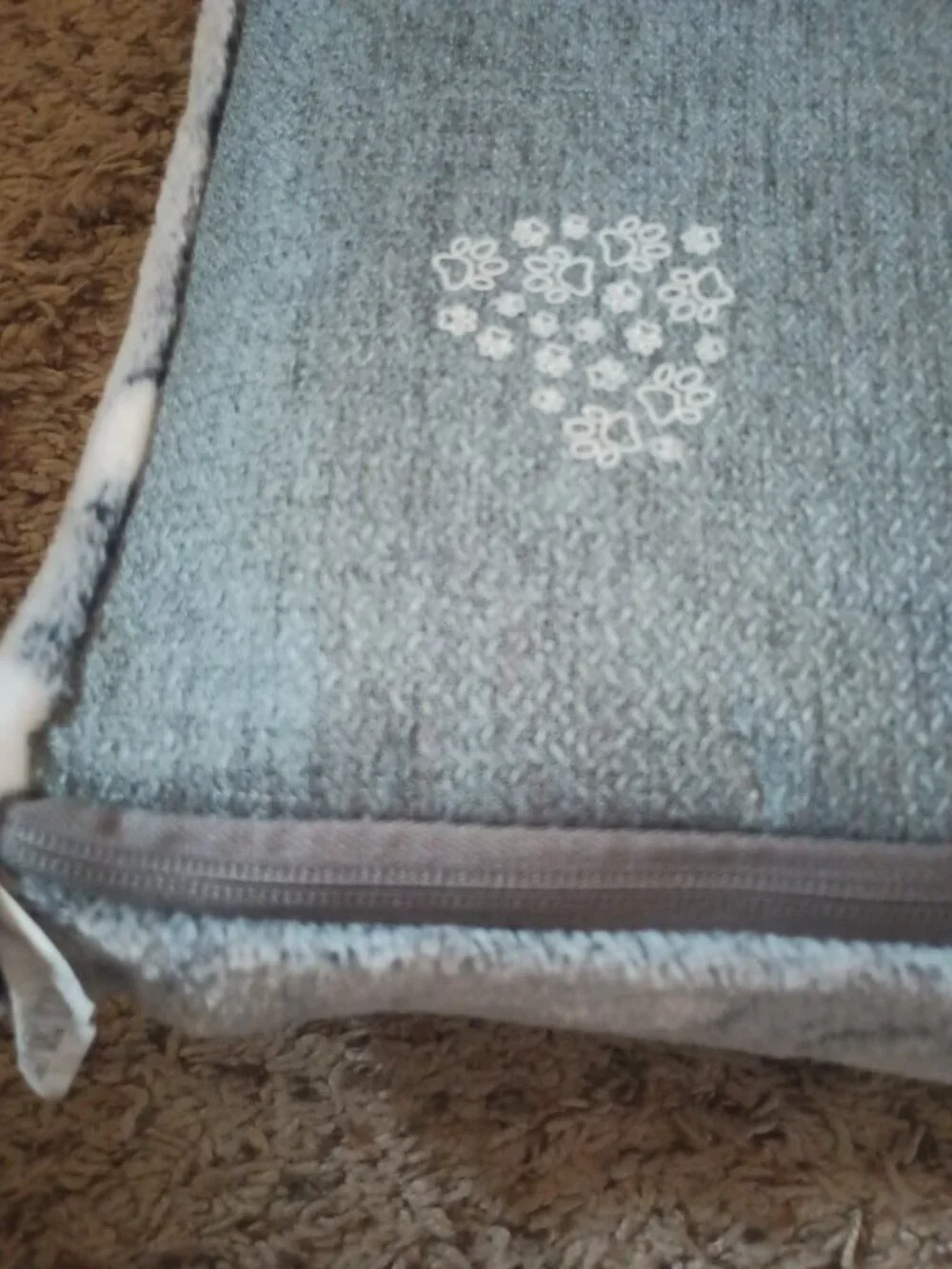 NEW 24 x 18 pet bed, soft and plush - removable cover